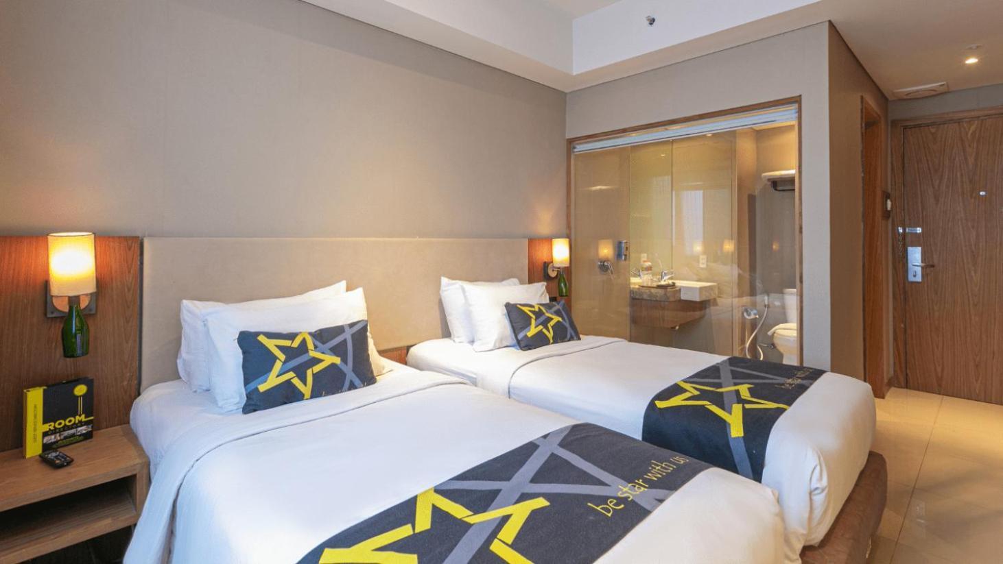 Yellow Star Ambarukmo Hotel Yogyakarta Exterior photo