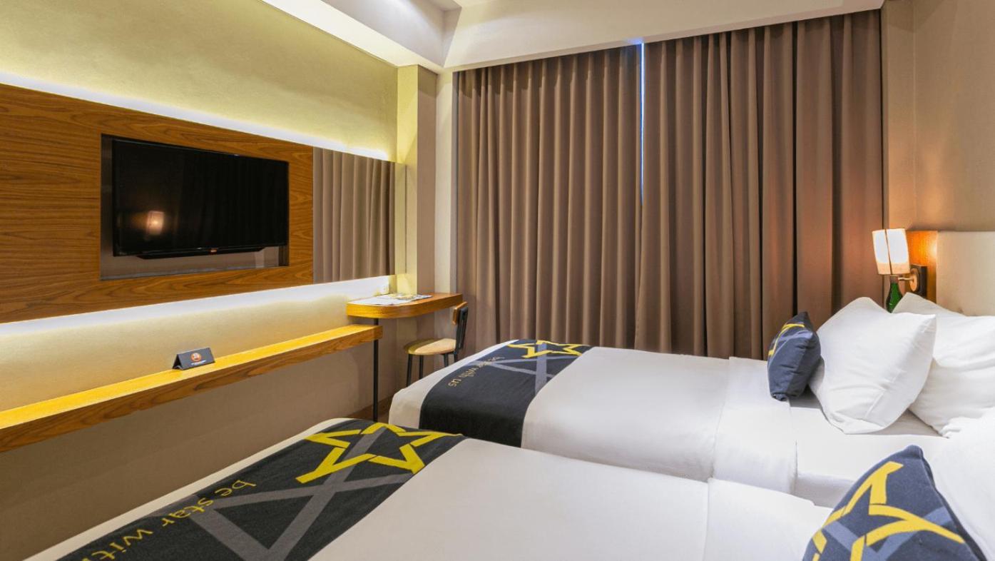 Yellow Star Ambarukmo Hotel Yogyakarta Exterior photo