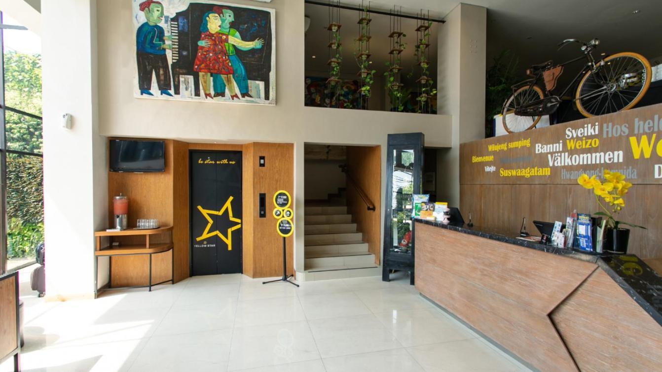 Yellow Star Ambarukmo Hotel Yogyakarta Exterior photo